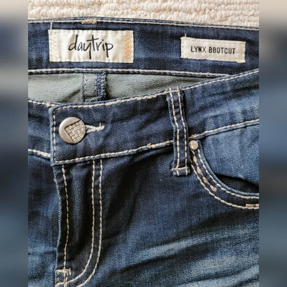 Daytrip Boot-Cut Jeans Size 31R - Picture 4 of 4